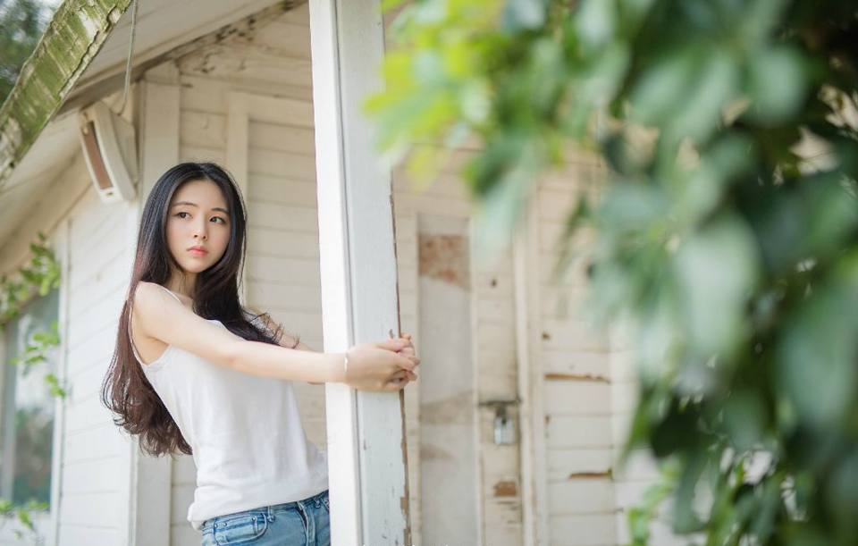 很多时候，我们出生在一个地方，居住在一个地方，不是因为热爱，而是没有办法选择,不小心生在这的。虽然这些人私底下对自己的家乡，自己的单位，自己的学校的抱怨比谁还多，但就是不能让你一个外人给说了，虽然我的地盘我不作主，但你说了我的地盘就是骂我。——韩寒